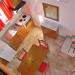 Nyaraló Houdis Parálion Ástros
