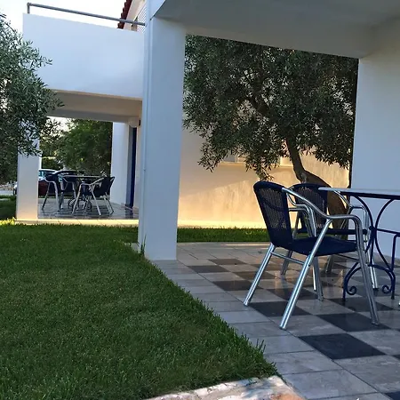 Nyaraló Houdis Parálion Ástros